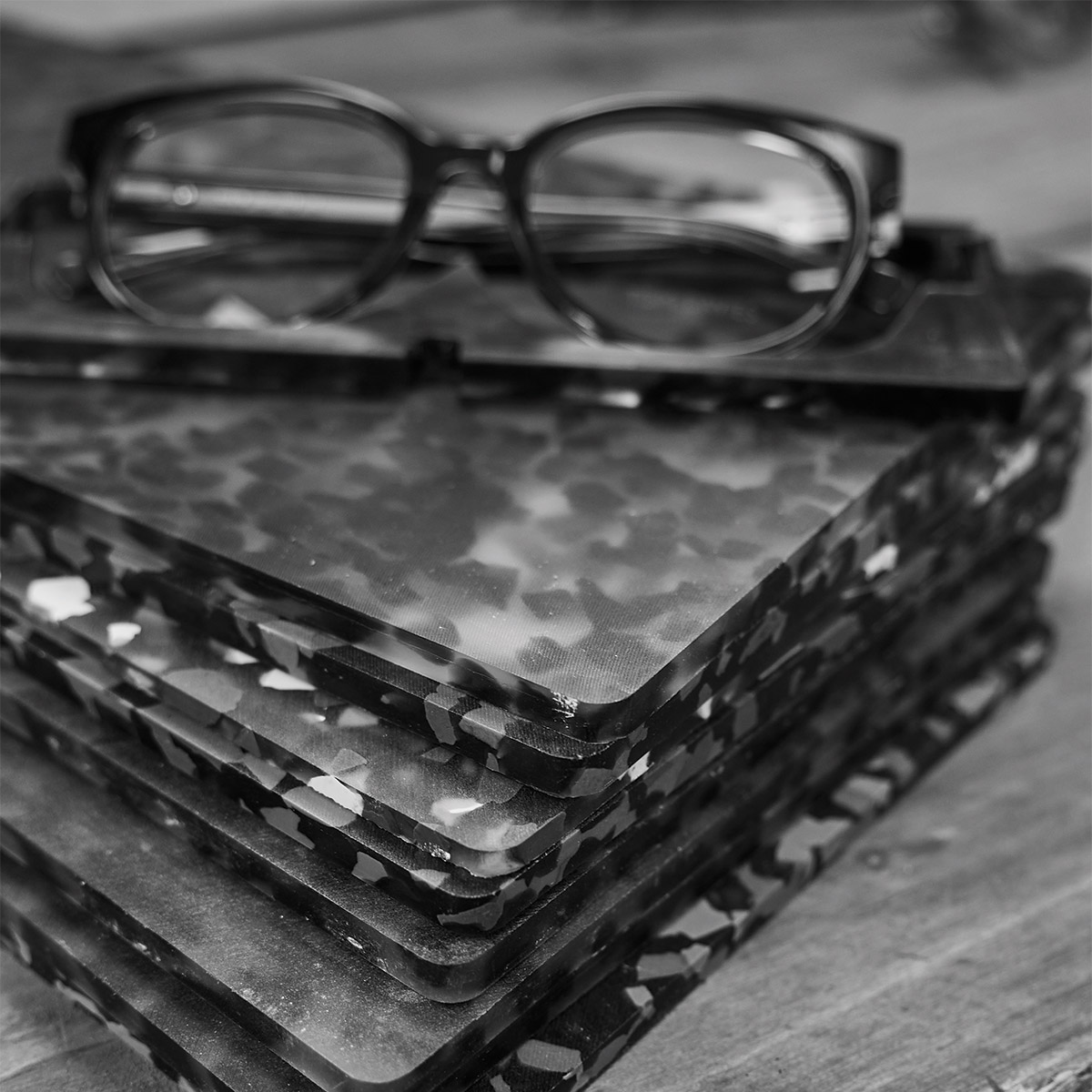 Tom Davies uses premium Japanese acetate, known for its rich, vibrant colours and durability.